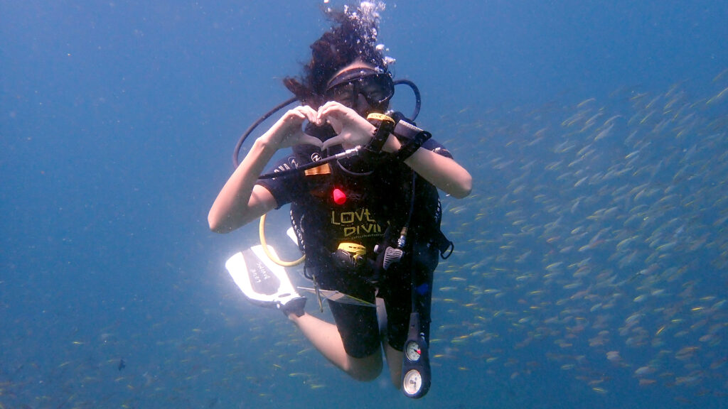 diver loves diving in phuket 01