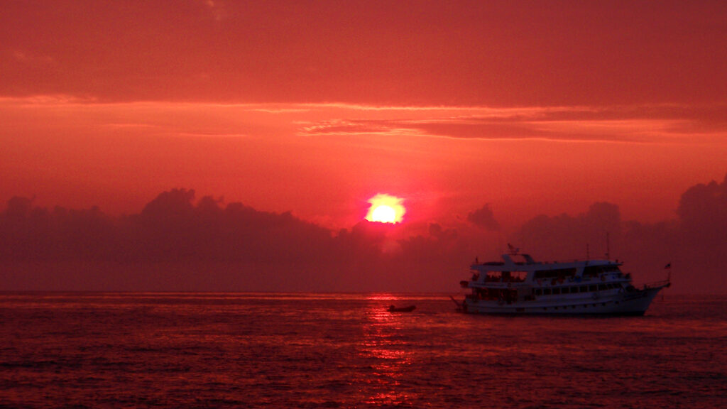 thailand liveaboard diving at sunset 01