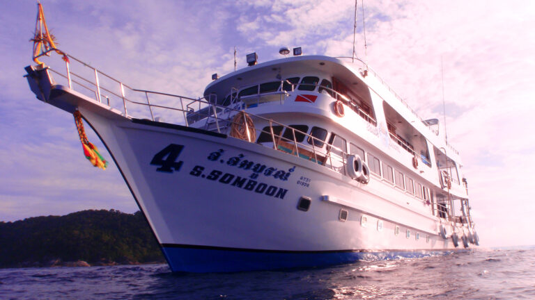 thailand liveaboards join in boat 01