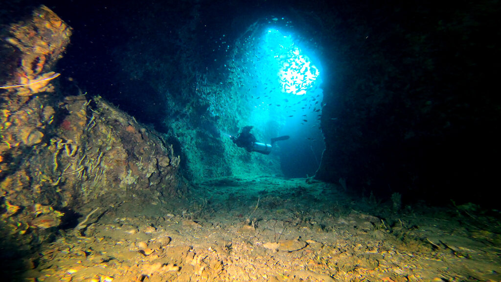 padi cavern diver specialty phuket 01